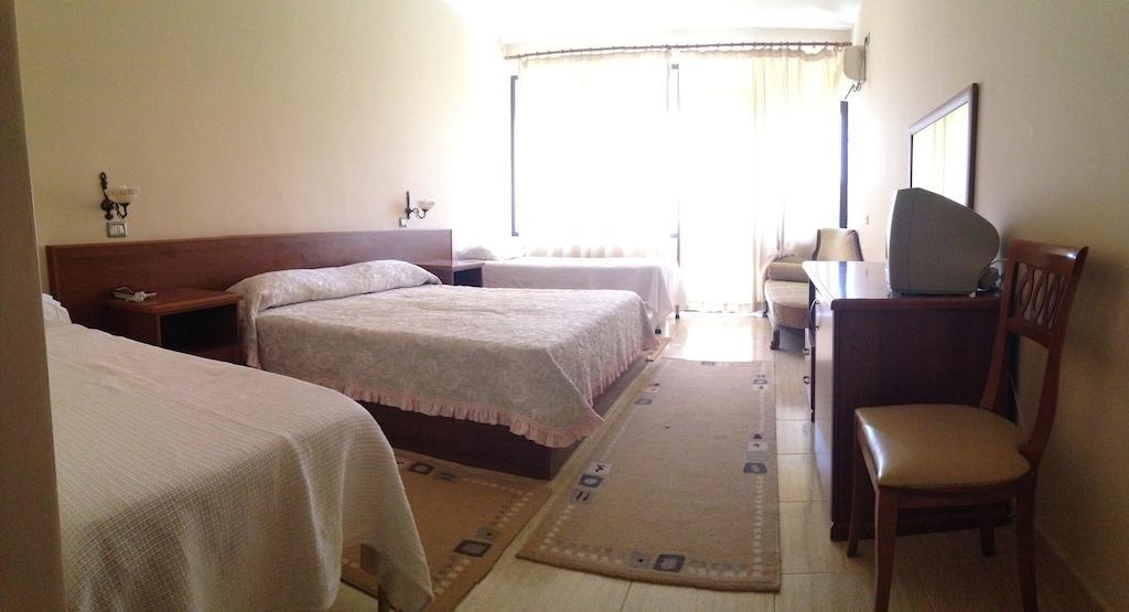Akropoli Hotel Kryemëdhej Extérieur photo