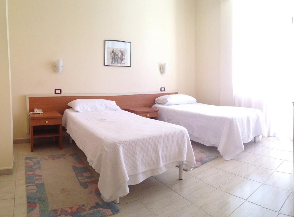 Akropoli Hotel Kryemëdhej Chambre photo
